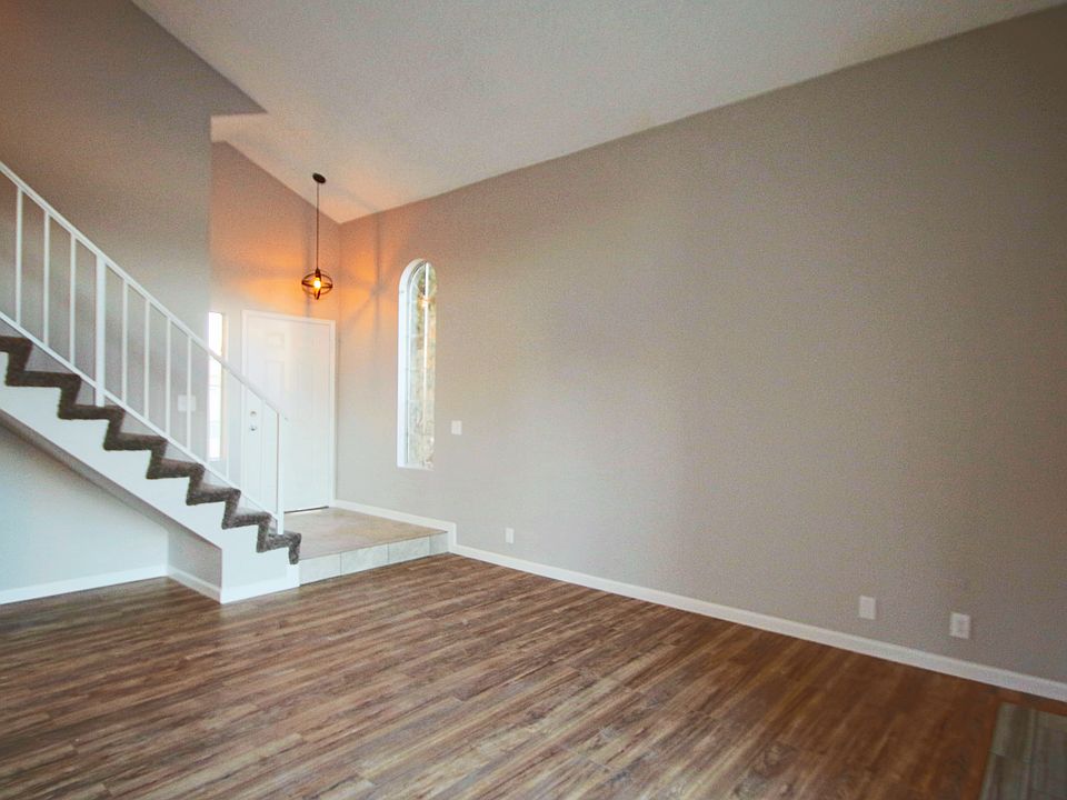 1st image of 3728 Calumet Farm Cir
