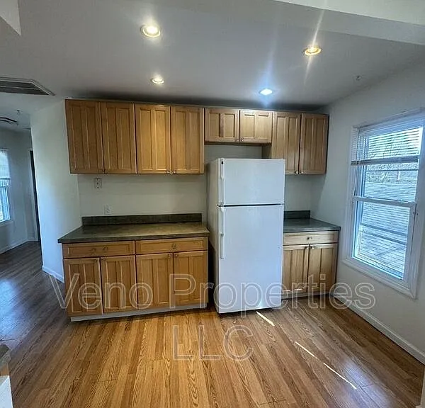 83 Middle St #2 — Photo 6