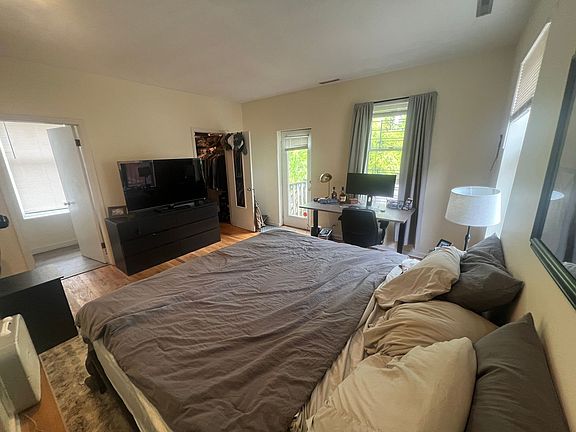 4th image of 2341 N Janssen Ave #3FF