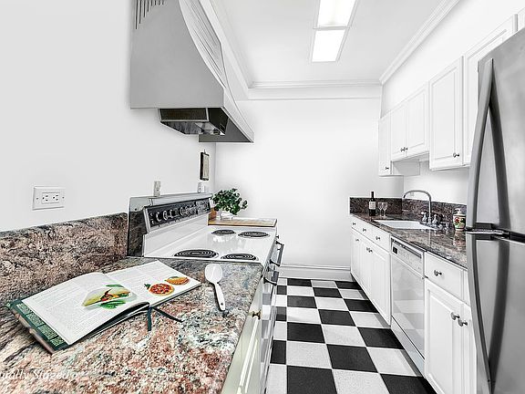 5th image of 45 Sutton Pl S APT 17H