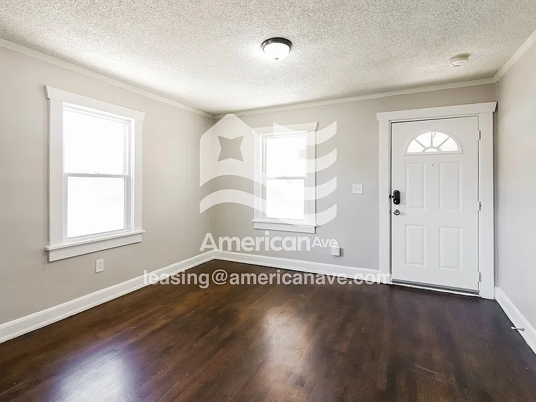 256624_003_wm_-_living_room_13207807.jpg