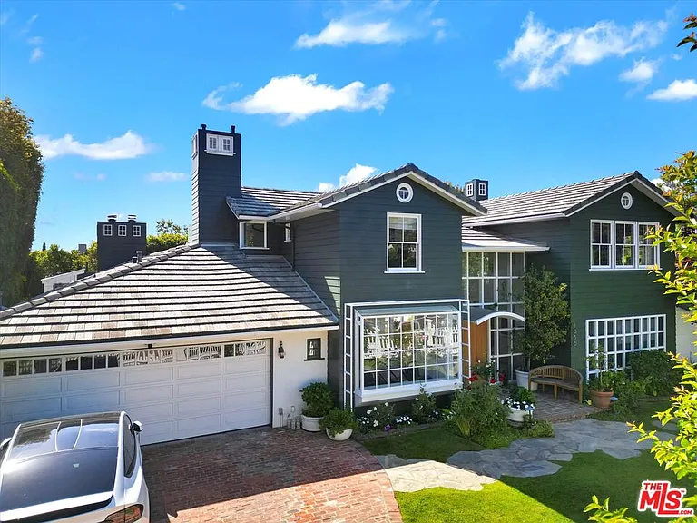 1056 Corsica Dr — Photo 45