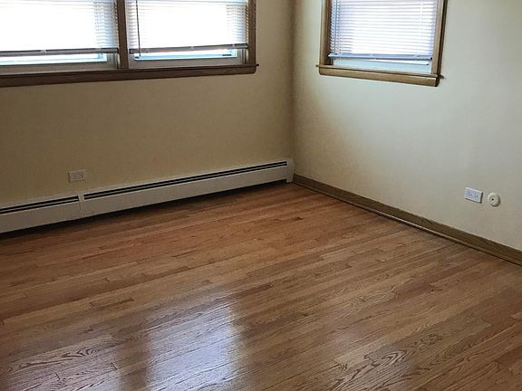 5th image of 5704 N Oriole Ave APT 1B