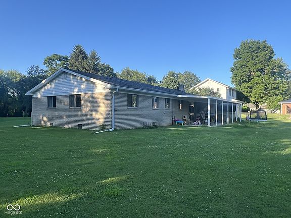 2nd image of 207 W Elm St