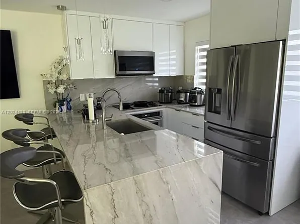 13675 SW 62nd St APT 202-3, Miami, FL 33183