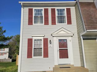 34 Quincy Ct, Sterling, VA 20165