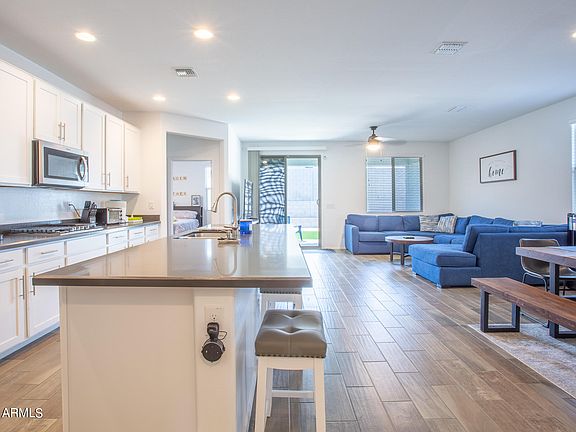 4th image of 2307 E Branham Ln