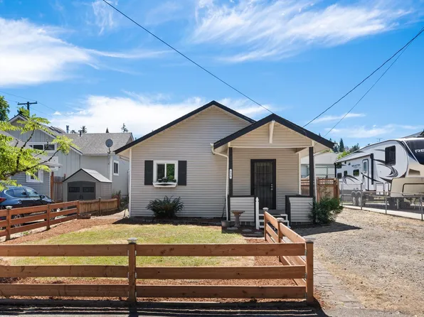536 Division St, Oregon City, OR 97045