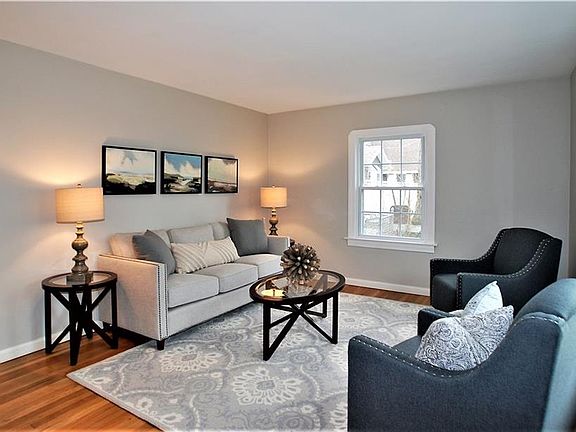 2nd image of 1833 Grove Dr