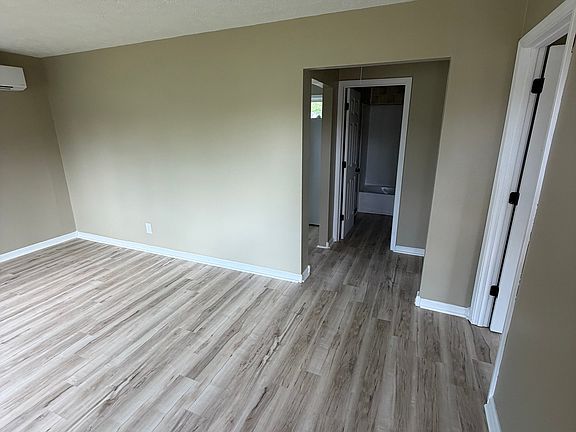 3rd image of 2800 Goodman St #1