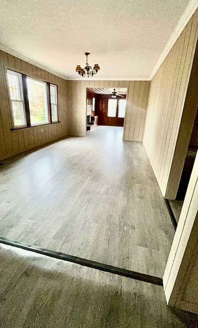 Spacious 3 Bed, 2 Bath Home with Basement, Garage & Large Yard in Cave City! — Photo 3