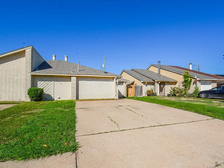 16518 Monte Carlo Ln — Photo 2