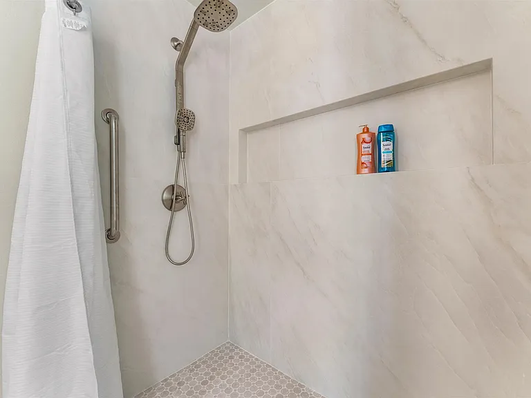 16932 Edgewater Ln — Photo 8