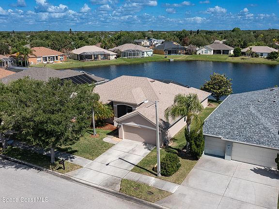 3rd image of 4757 Alamanda Dr