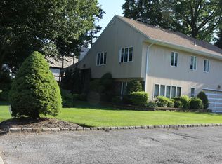 86 Hampton Rd, Garden City, NY 11530