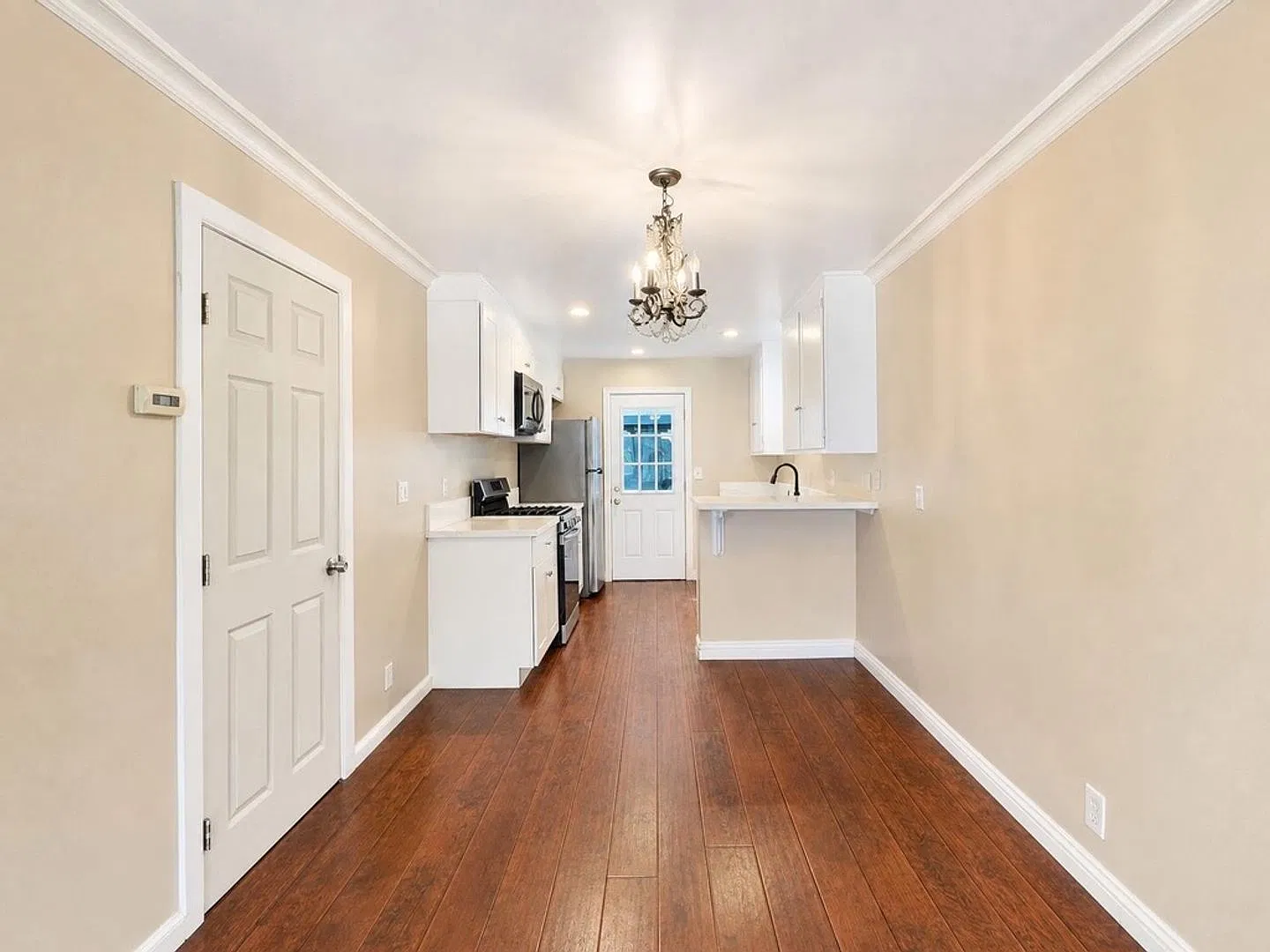 Rare Monticello 3 Bedroom 3 Bath Townhome in Costa Mesa — Photo 4