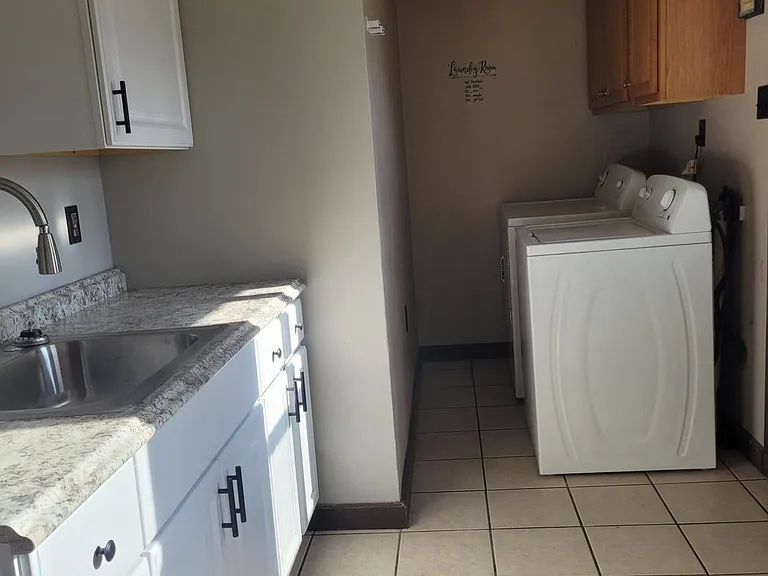 1148 Fort Augusta Ave — Photo 2