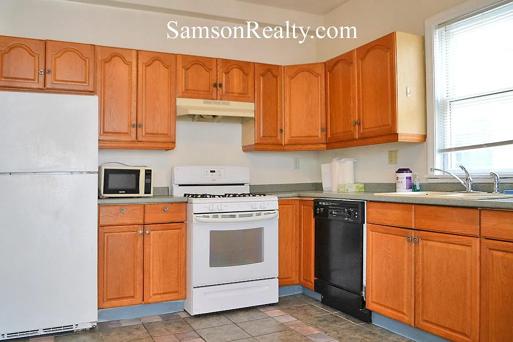 4 bed, $4,200 — Photo 3