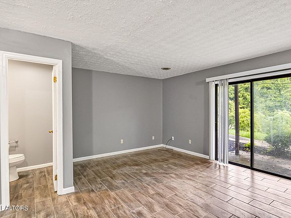 5th image of 204 Midtown Ln