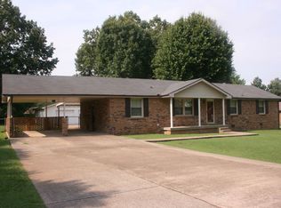 30 Leonard Dr, Clarksville, TN 37042