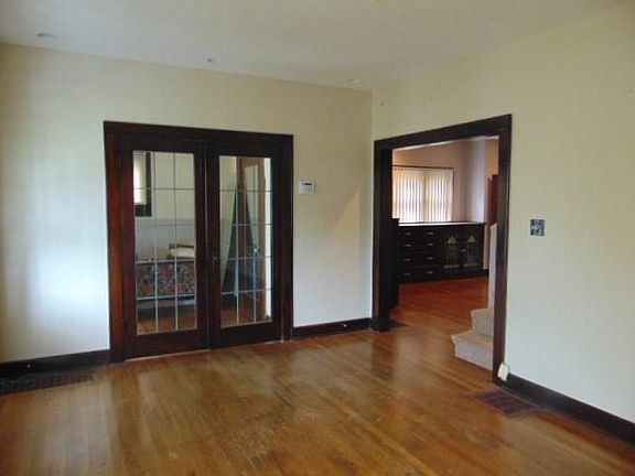 3rd image of 1524 Edgemont Ave