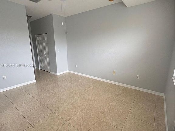 4th image of 4323 SW 132nd Way #4323