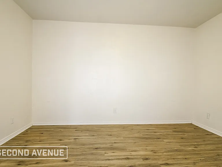 1521 S Blackwelder Ave — Photo 18