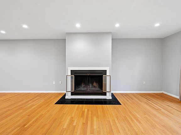 5th image of 470 Adams St APT 2
