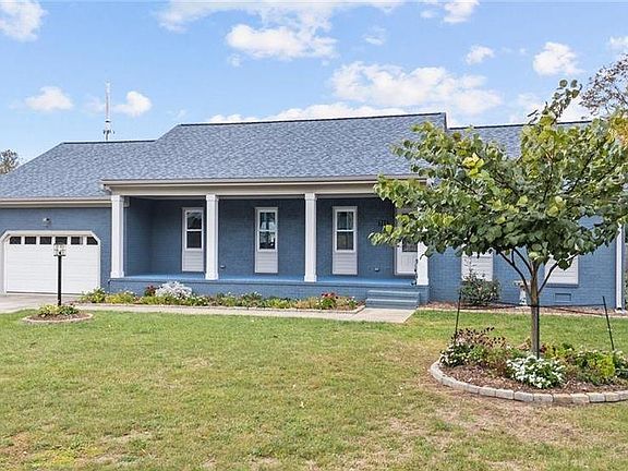 2nd image of 733 Woodstock Rd