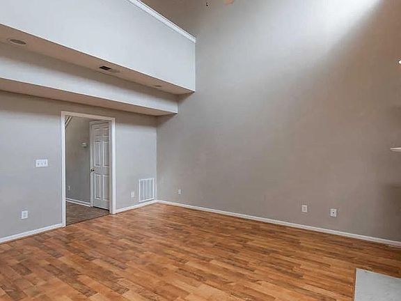 3rd image of 7502 Spencer Ln
