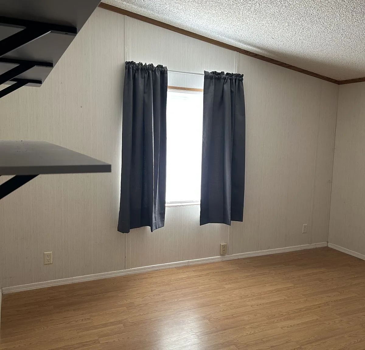 3 bed, 2.0 bath, 2300 sqft, $1,900 — Photo 2