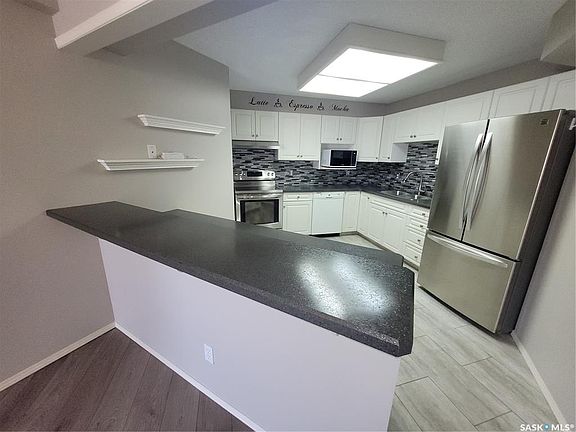 3rd image of UNIT 409-301 Cree CRESCENT