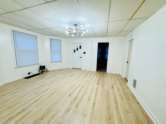 4th image of 744 South St