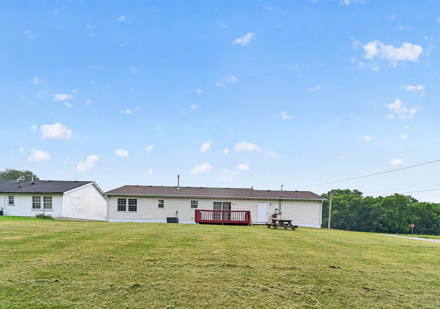 3 bed, 1200 sqft, $2,600 — Photo 3