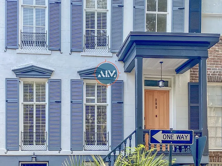 208 E Taylor St — Photo 1