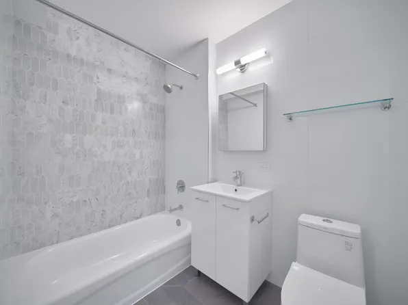 160 Riverside Boulevard image 12 of 14