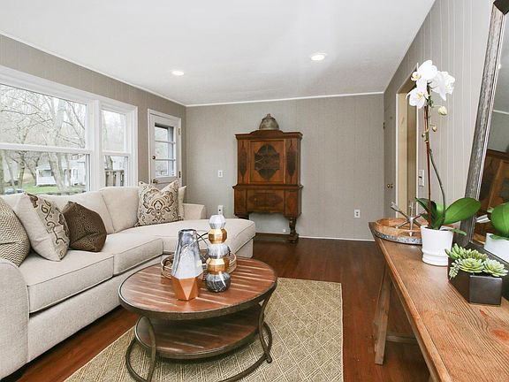 4th image of 111 N Ashby Ave