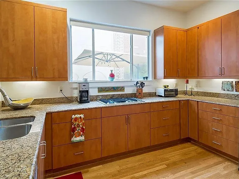 4318 Gilbert Ave — Photo 14
