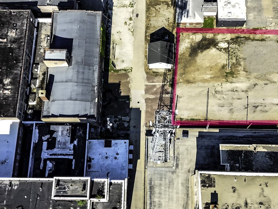 2nd image of 620 3rd St