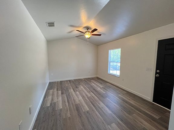Living Room / Front Entry