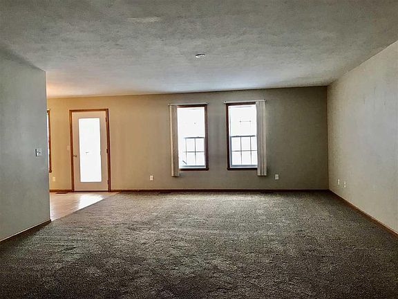 3rd image of 2924 Meadowlark Ln