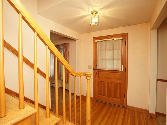 3rd image of 661 Mill St