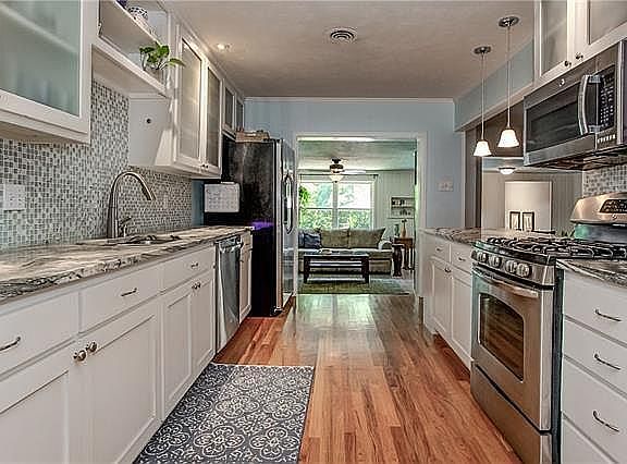 marble and stainless in kitc
