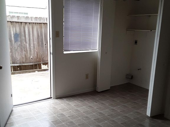 3rd image of 813 Bracewood Cir APT A