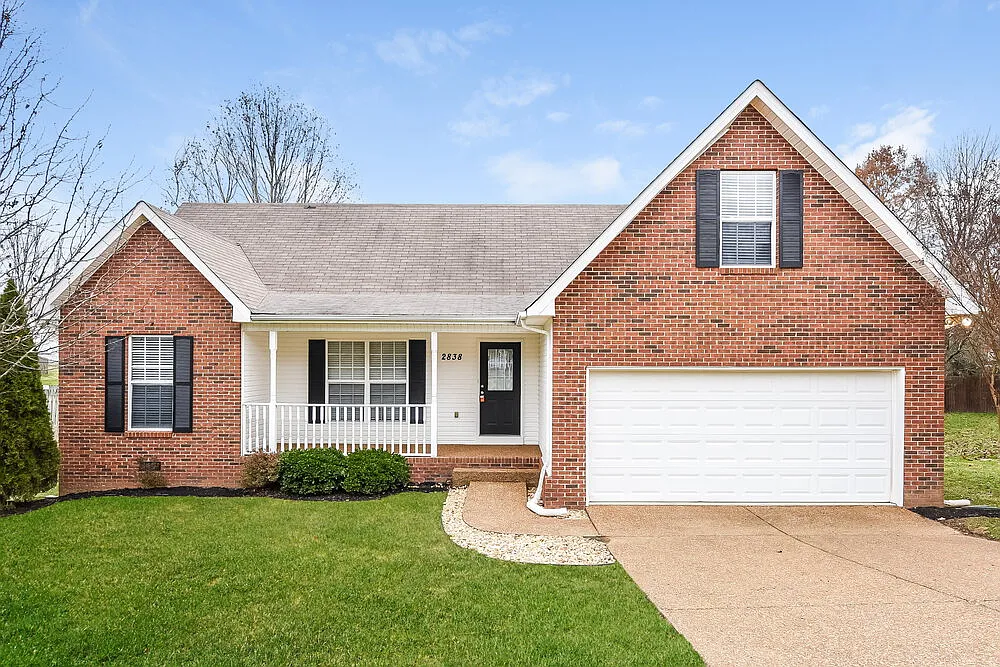 4 bed, 2.0 bath, 1388 sqft, $2,070 — Photo 1