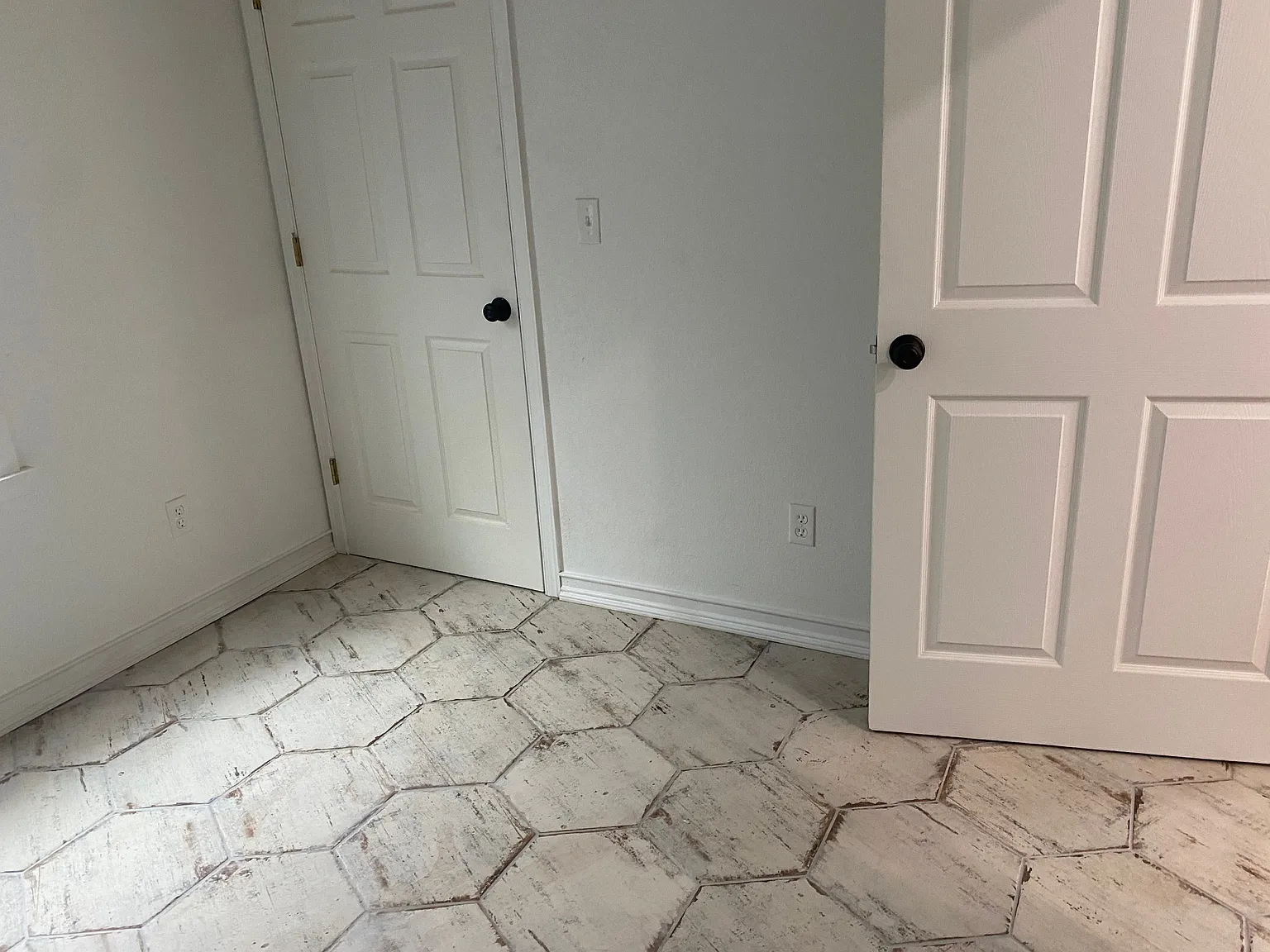 3 bed, 1000 sqft, $1,500 — Photo 2
