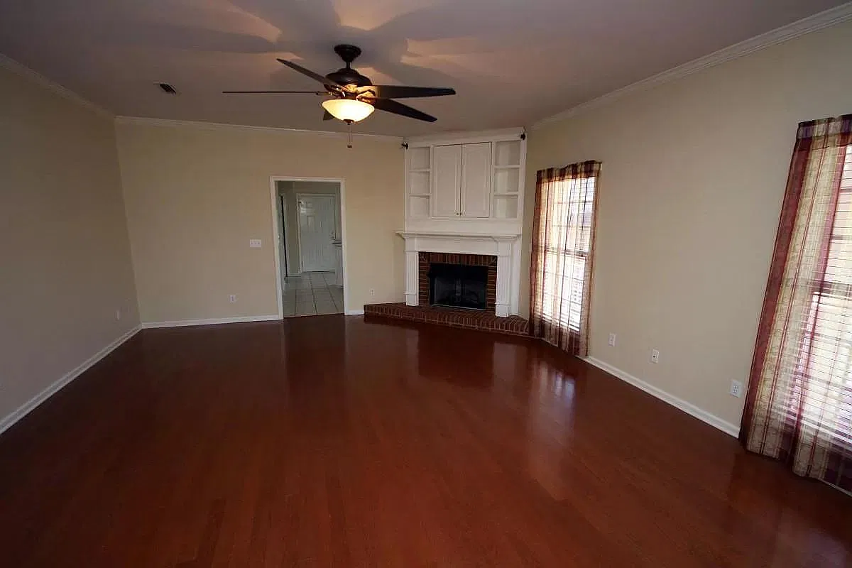 7 Whitney Ave — Photo 2