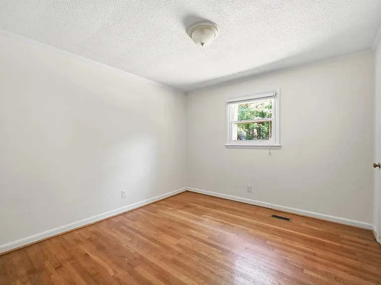 139 Windsor Cir — Photo 15