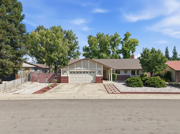 318 Woodhill Dr, Redding, CA 96003