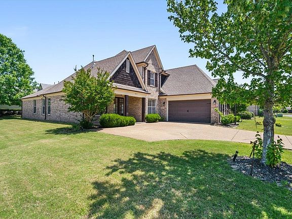 3rd image of 9674 Woodland Creek Ln